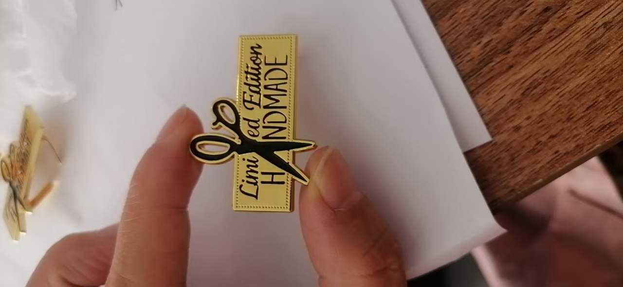 Metal logos in uae and labels