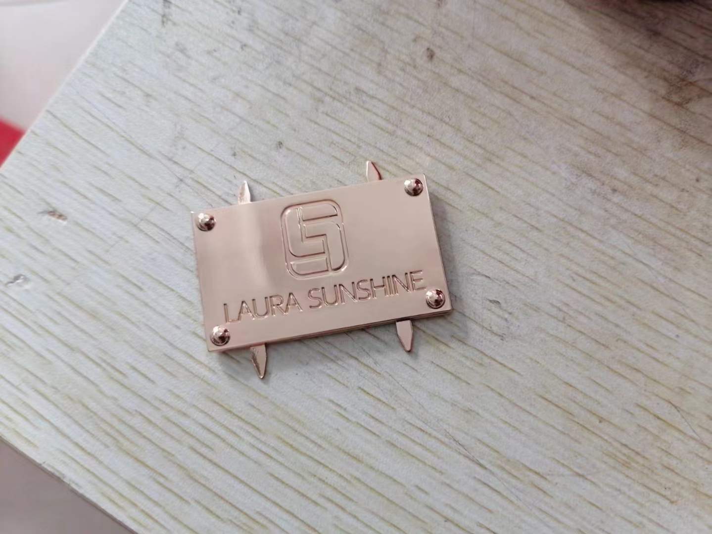 custom decorative metallic tags